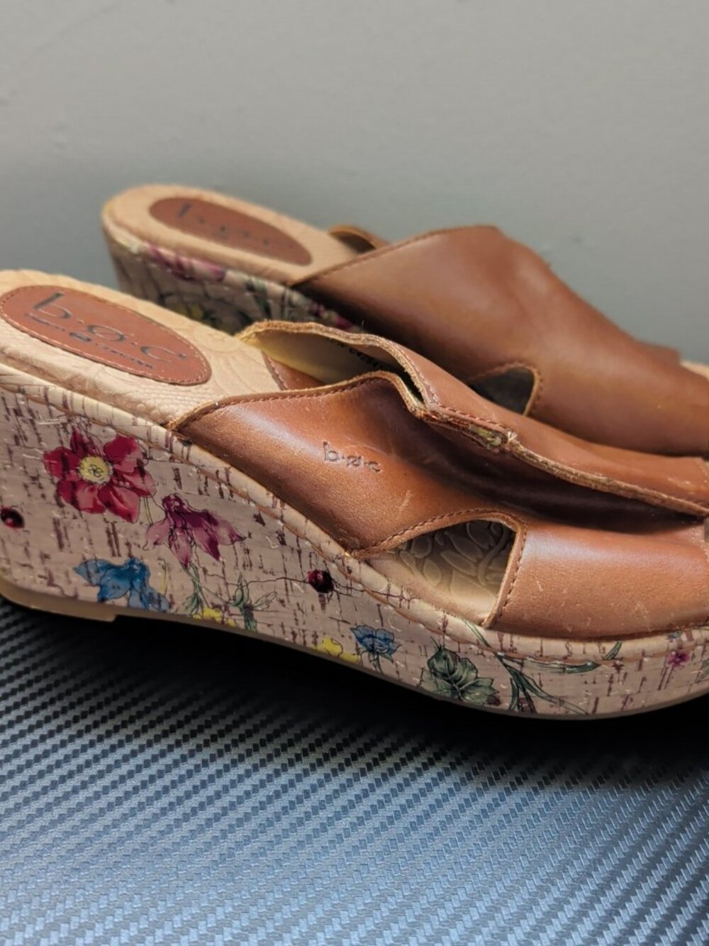 BORN BOC Tan Floral Cork Wedge Leather Open Toe Sandals Women’s Size 8